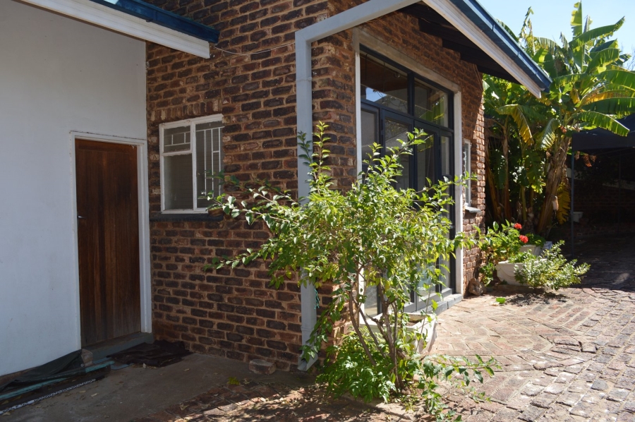 8 Bedroom Property for Sale in Wilkoppies North West